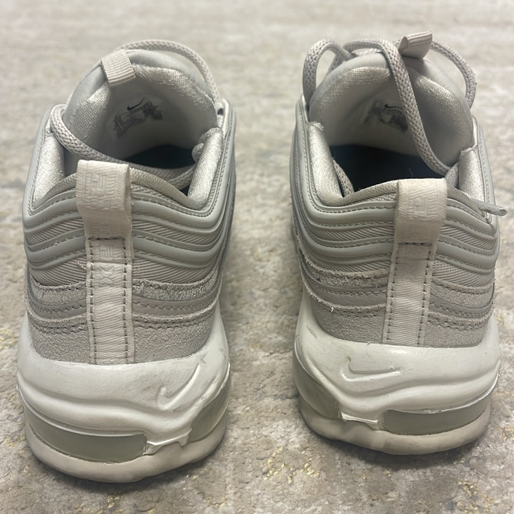 Silver Metallic Women’s Nike Air Max 97 'Light Bone' DX0137-002 (size 10) - Picture 5 of 9